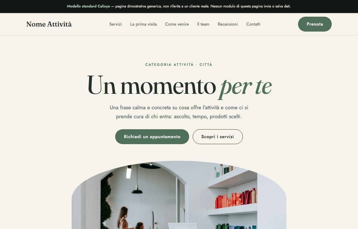 Anteprima del modello Elegante: titolo centrato su fondo avorio e arco con la foto del locale